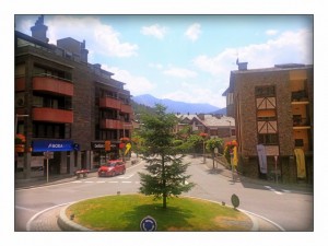 Empresa especializada en servicios de transfer, transporte privado y taxi, con salida o destino Andorra. Vehículo de lujo Andorra | Taxi & Transfers VIP Andorra - Principat d'Andorra.