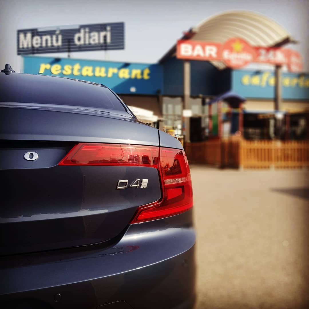 Breakfast stop☕