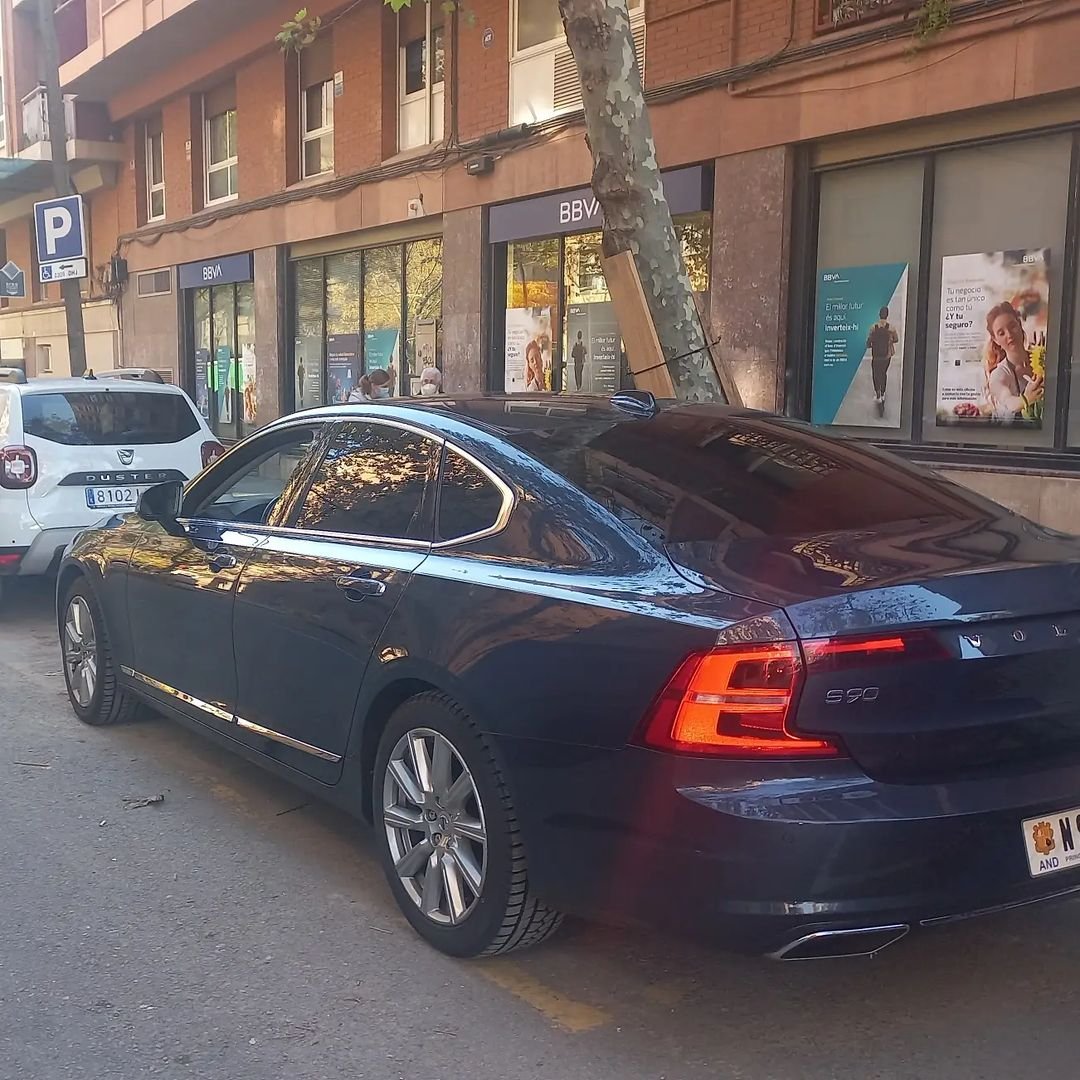 La Meridiana es, con sus 7,1 kil&oacute;metros de longitud, la tercera v&iacute;a m&aacute;s larga de la ciudad de Barcelona, solo por detr&aacute;s de la Diagonal y la Gran V&iacute;a.