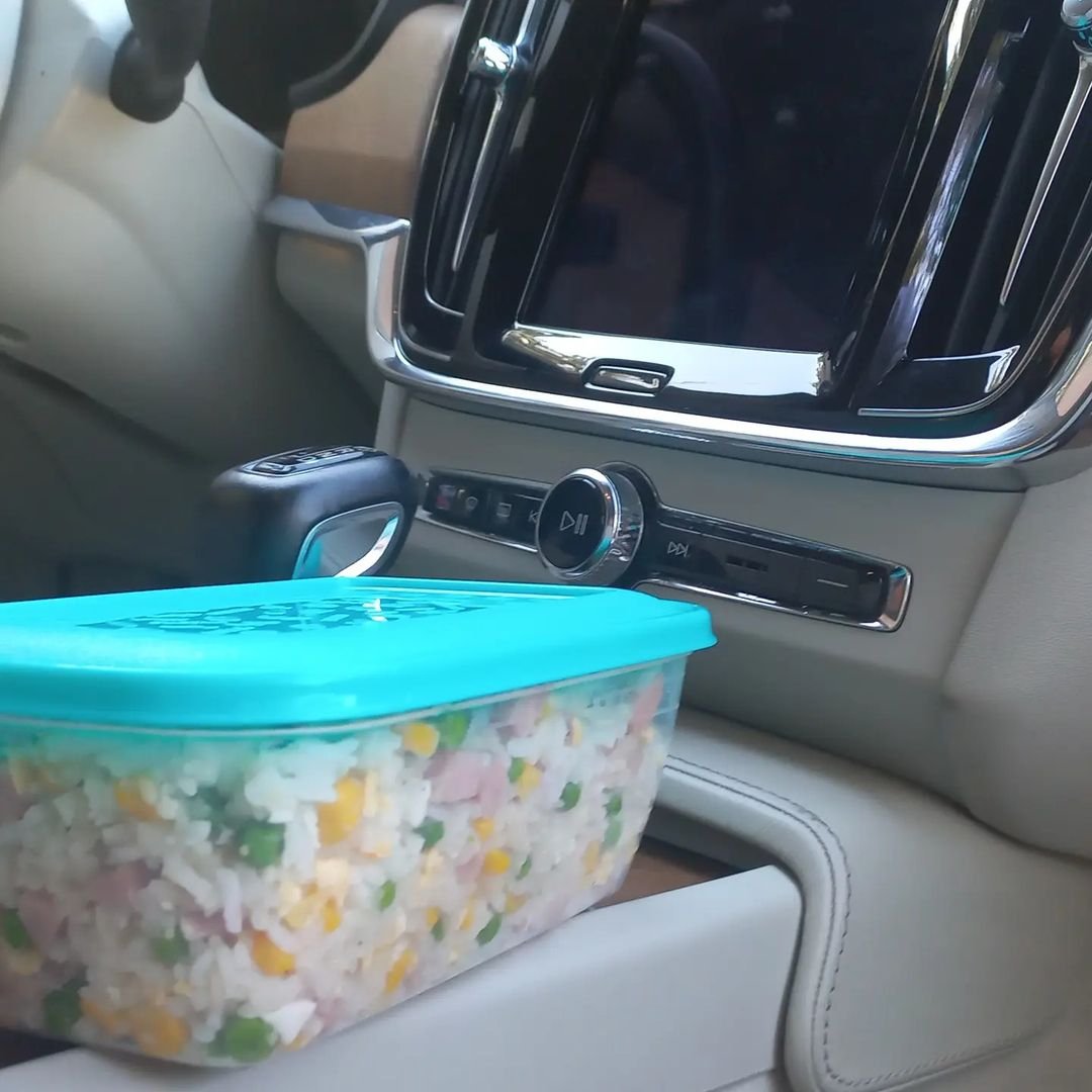 Hoy.....he tenido el detalle de una clienta....arroz tres delicias.... y yo me atrever&iacute;a a decir que no son tres, sino m&uacute;ltiples delicias las de este arroz😋....Gracias por el detalle🙏