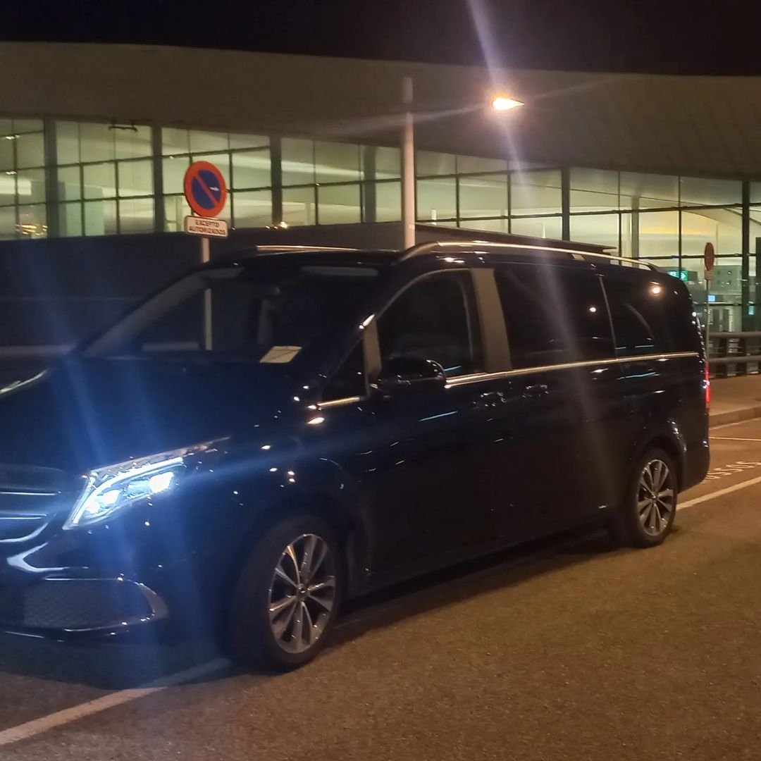 Quan tens un amic que et deixa aparcar en la seva pla&ccedil;a.....🚨